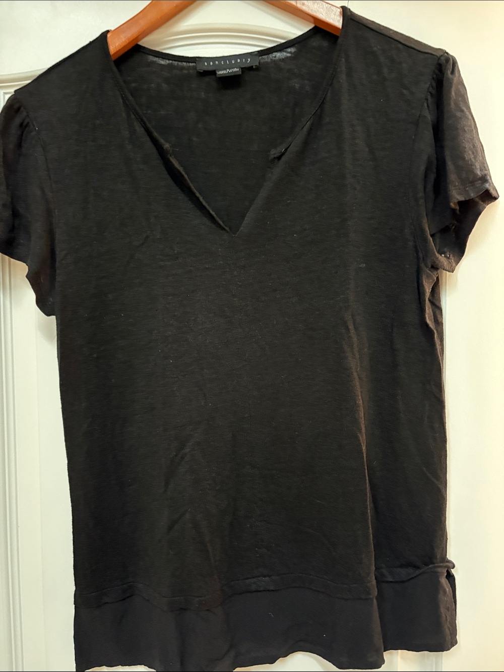 Sanctuary Black V-Neck linen Short Sleeve Tee, size Small
